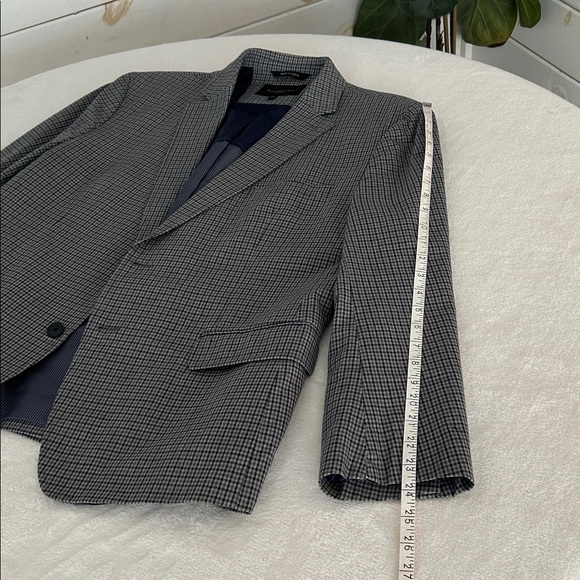 Banana Republic Men's Blue and Gray Check Blazer. Size 42S - Picture 9 of 12